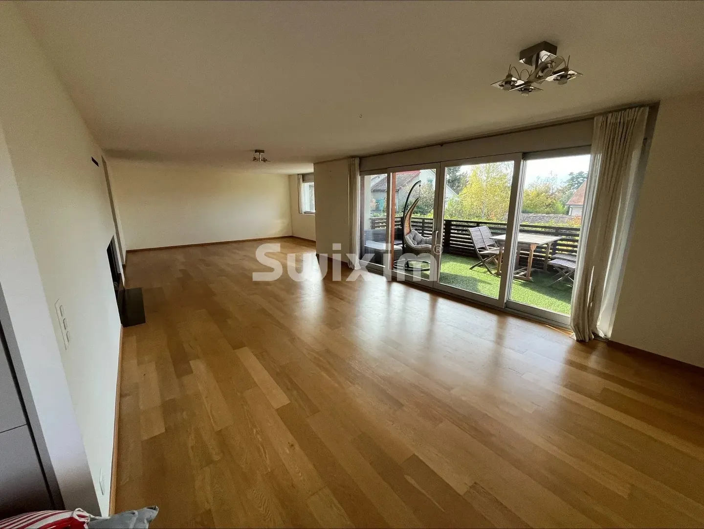 Modern Apartment with Lake View - Photo 2 of 8