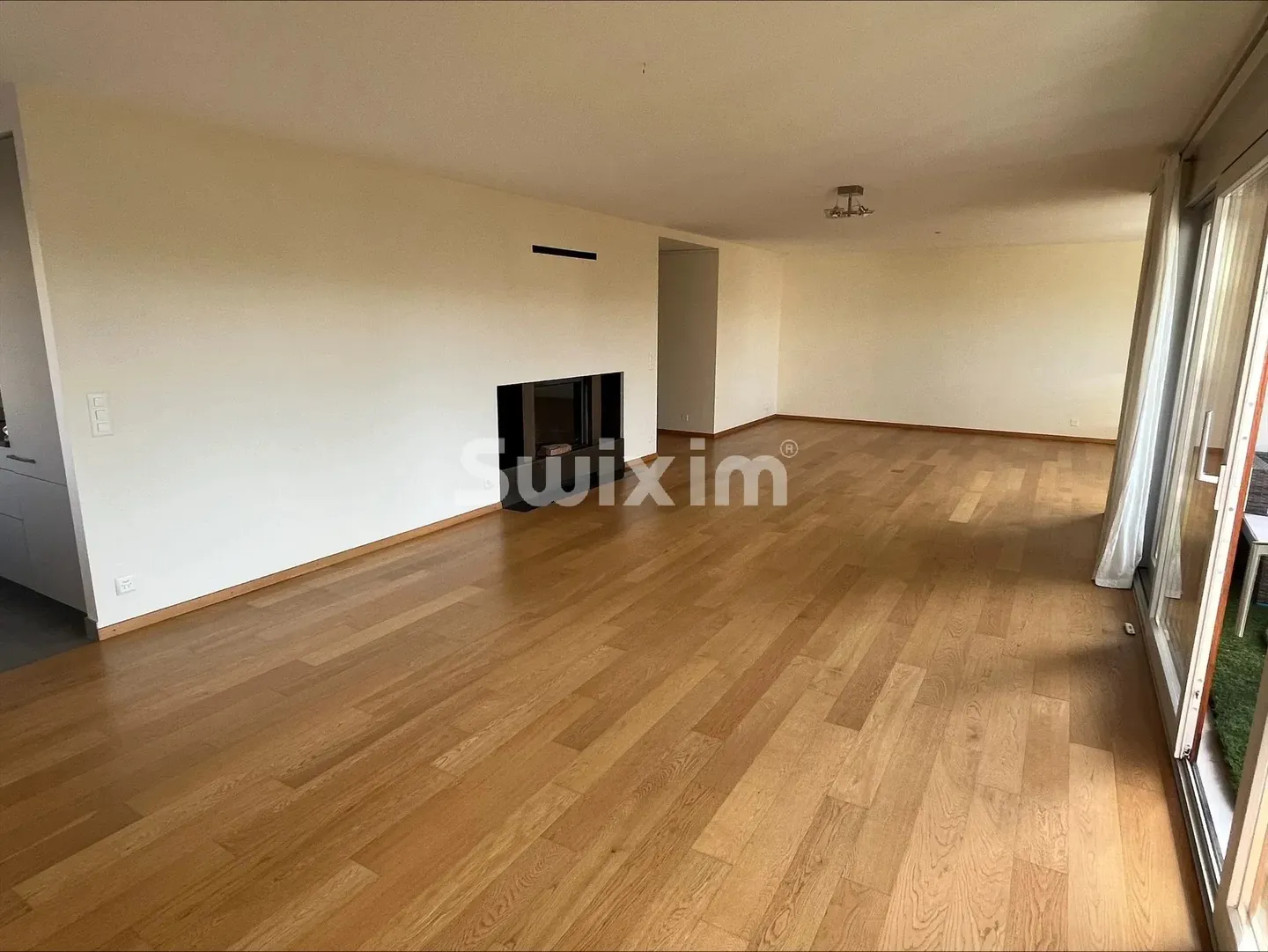 Modern Apartment with Lake View - Photo 3 of 8