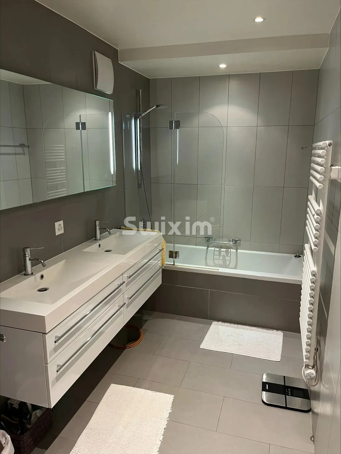 Modern Apartment with Lake View - Photo 6 of 8