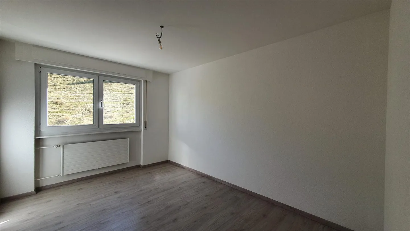 Magnifique appartement de 3,5 pièces avec balcon et belle vue à Le Locle - 1er loyer net gratuit - Photo 8 sur 10