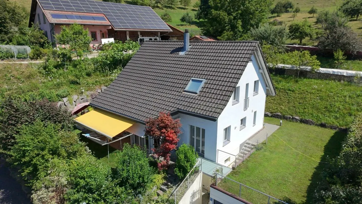 6.5 Zimmer Einfamilienhaus mit viel Platz für die ganze Familie - Foto 1 von 17