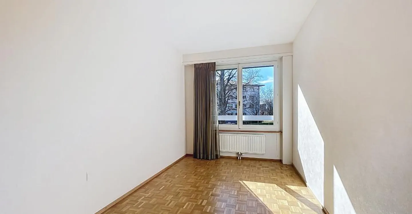 🌿 LA TOUR-DE-PEILZ | 3.5 STANZE RINNOVATE DI ALTA GAMMA | FACING THE PARK | SENZA VISTA | BALCONE 10 m² | PARCHEGGIO - Foto 3 di 5