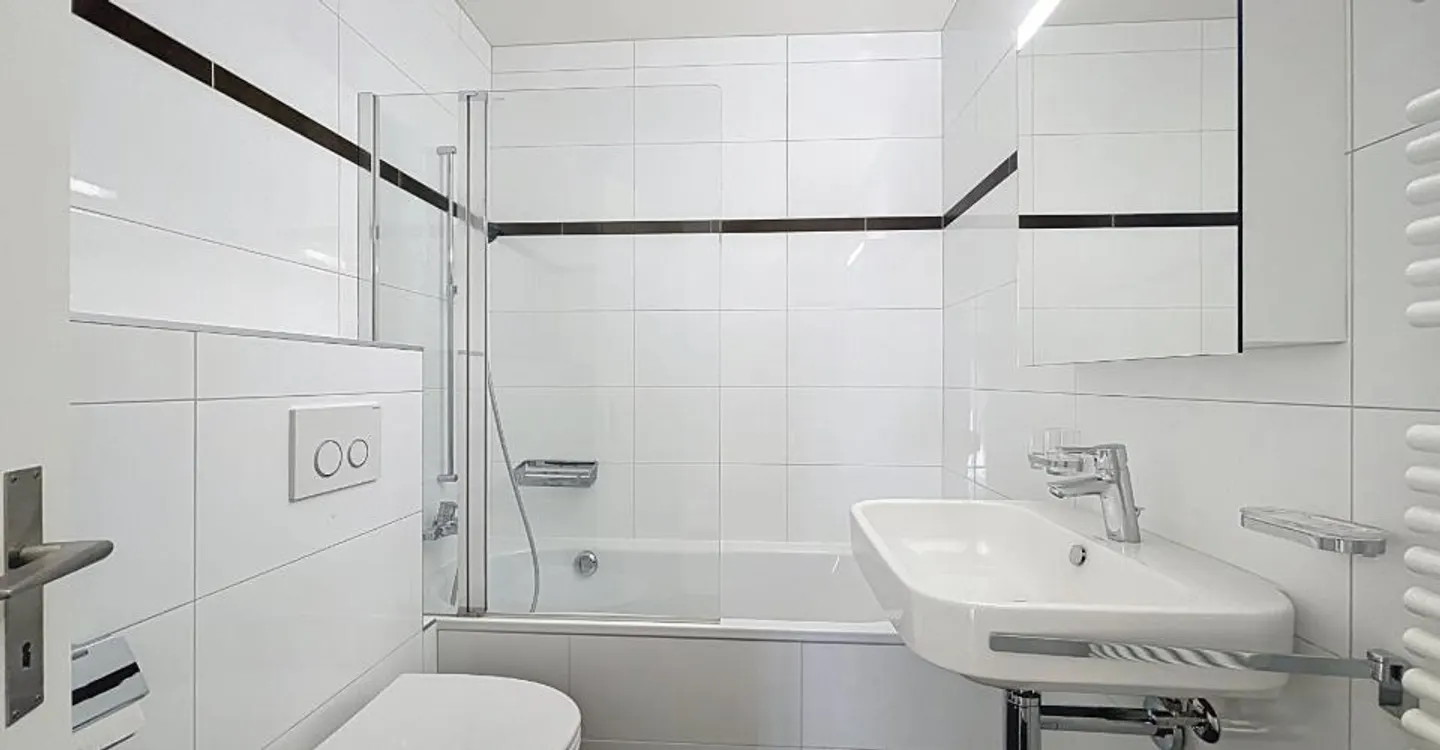 🌿 LA TOUR-DE-PEILZ | 3.5 STANZE RINNOVATE DI ALTA GAMMA | FACING THE PARK | SENZA VISTA | BALCONE 10 m² | PARCHEGGIO - Foto 5 di 5