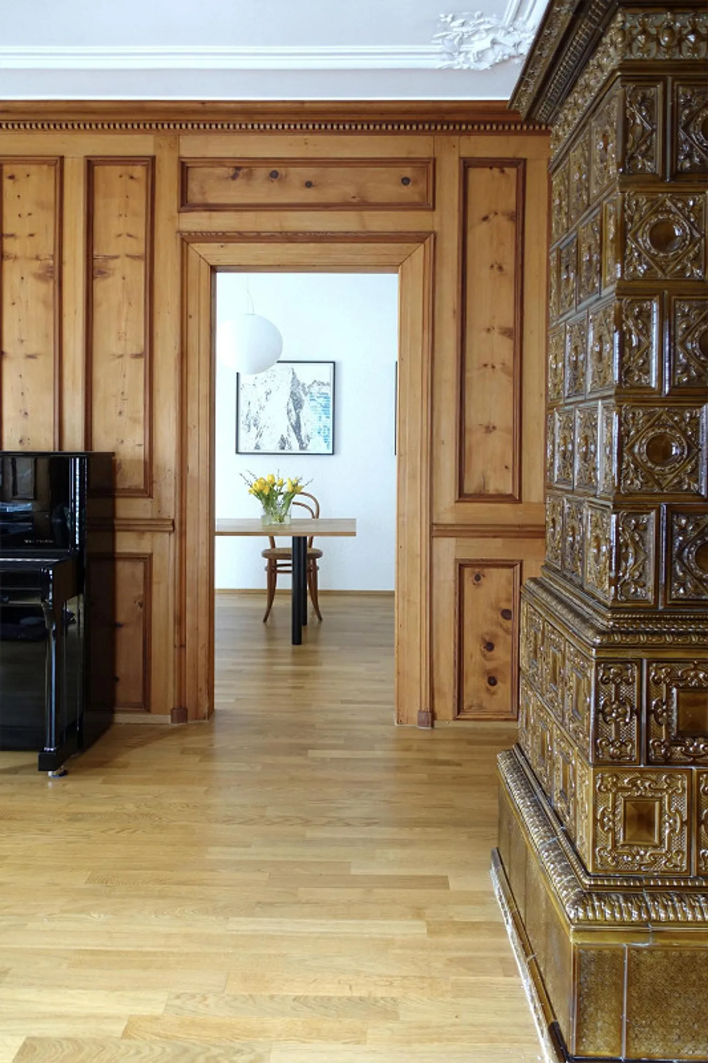 Spacious 3½-room old apartment, centrally located in Chur – approx. 92 m² - Photo 1 of 9