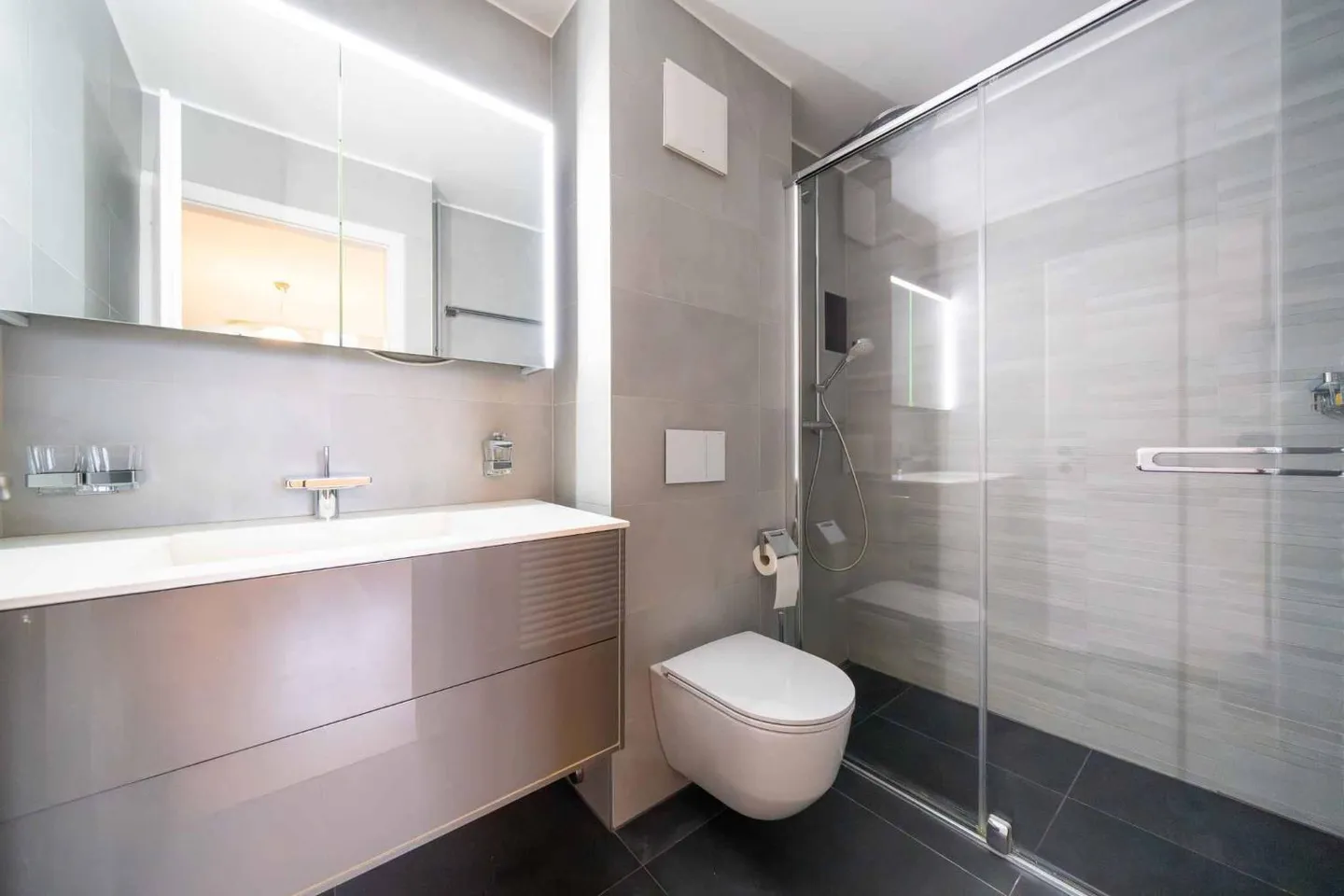 Magnifique appartement de 5,5 pièces, 133 m2, magnifiquement rénové avec grand balcon - Photo 9 sur 13