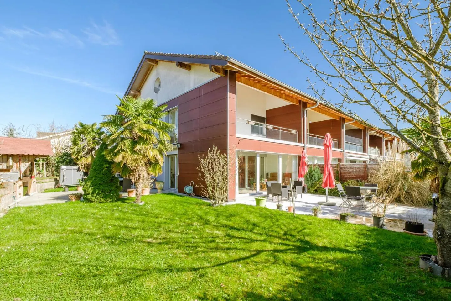 Corner Villa with 300 m² Garden - 4 Bedrooms - Photo 1 of 12