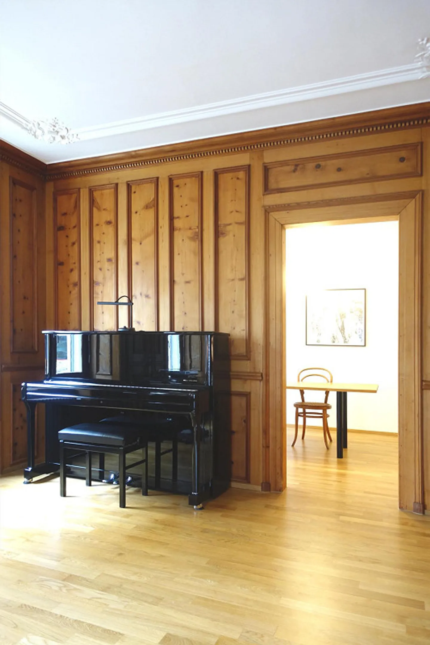 Spacious 3½-room old apartment, centrally located in Chur – approx. 92 m² - Photo 2 of 9