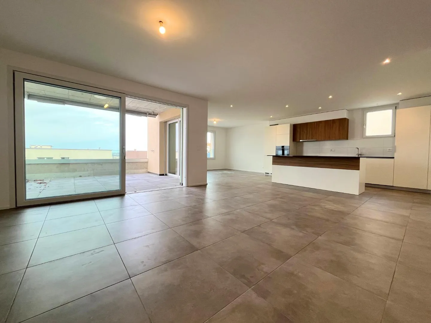 Magnificent 4.5-room apartment with large terrace and view - Photo 2 of 10