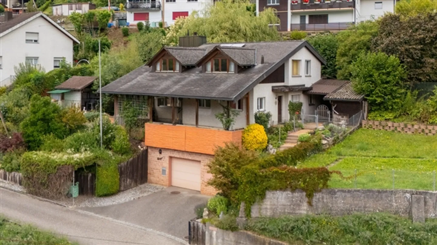«Grosses 6.5-Zimmer-Einfamilienhaus mit Garage» - Foto 1 von 20