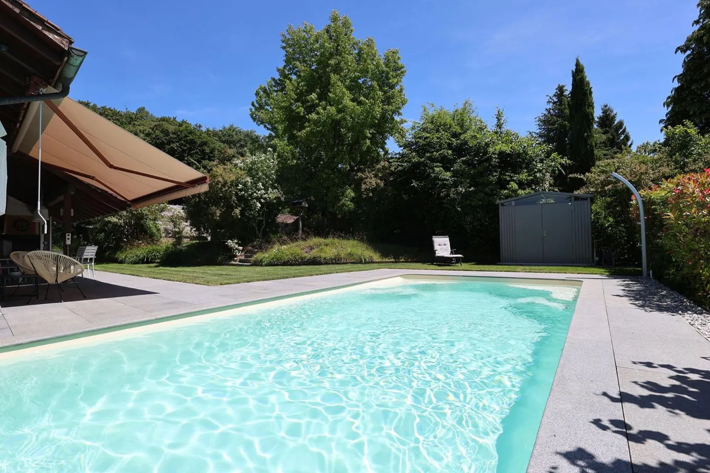Wunderschön renoviertes 7,5-Zimmer-Haus mit Außenpool - Foto 3 von 13