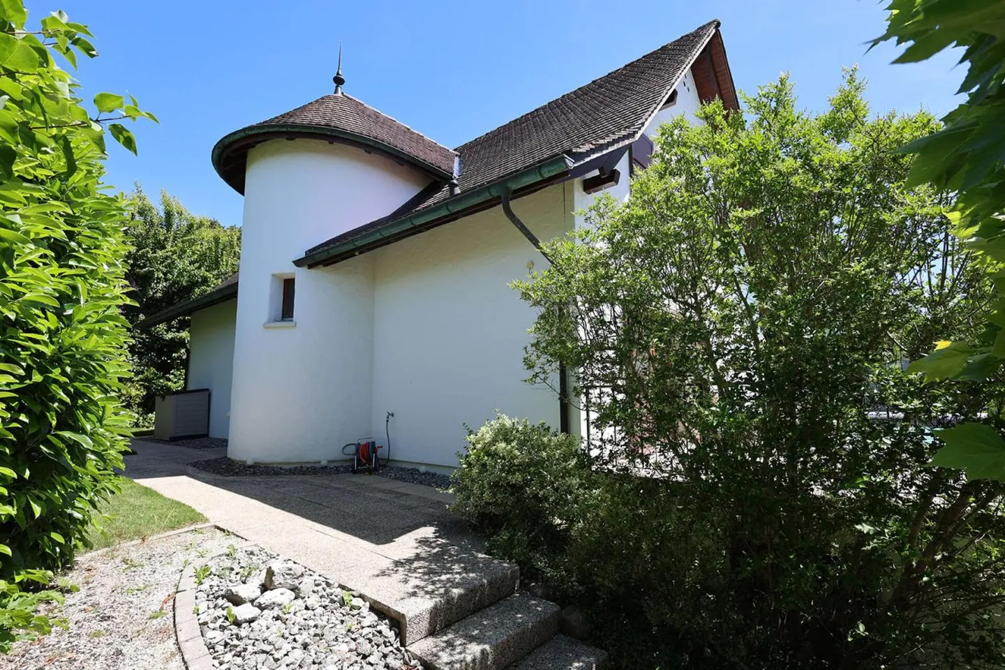 Wunderschön renoviertes 7,5-Zimmer-Haus mit Außenpool - Foto 5 von 13