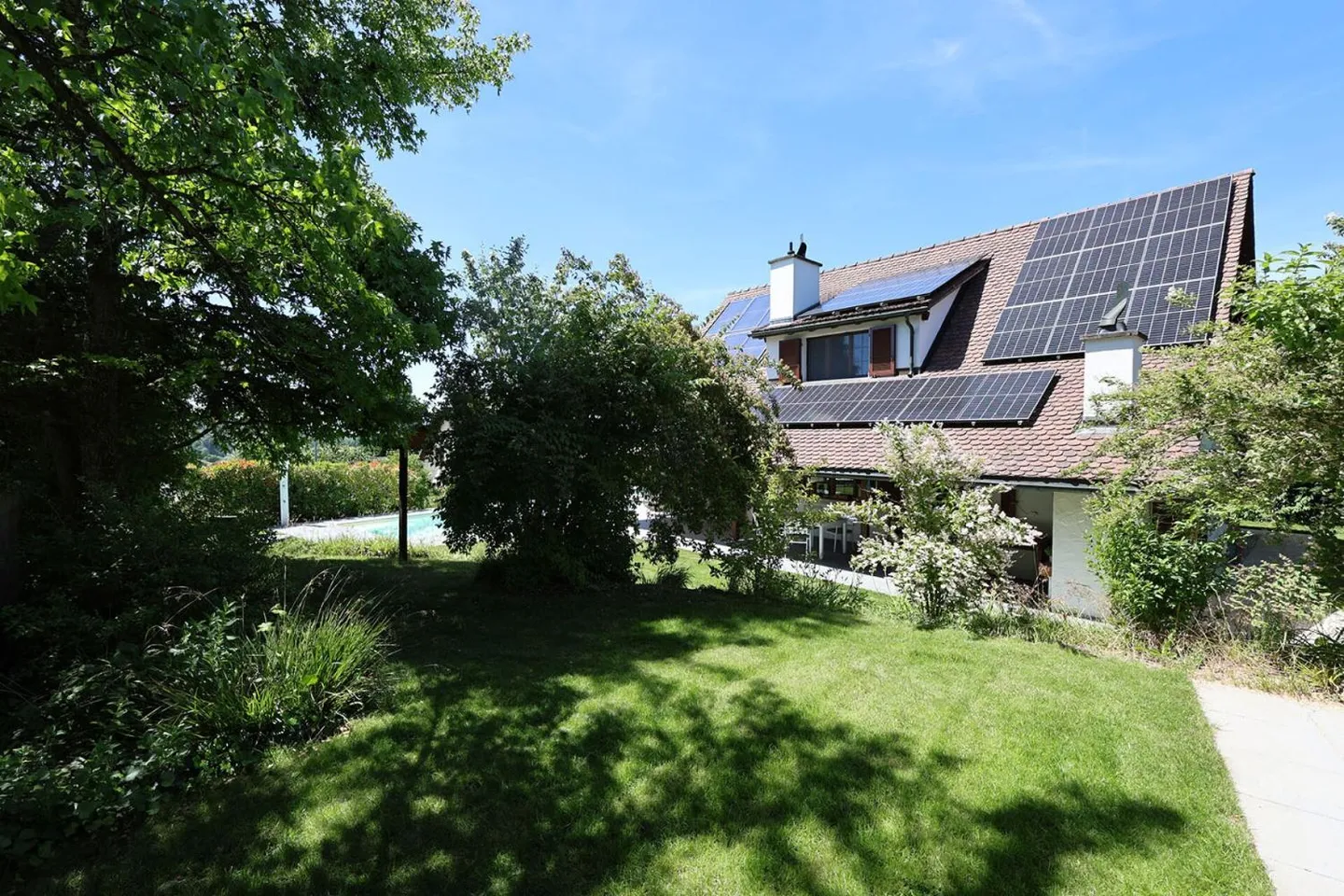Wunderschön renoviertes 7,5-Zimmer-Haus mit Außenpool - Foto 6 von 13