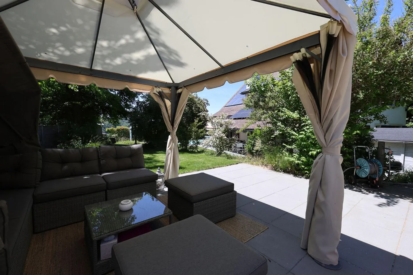 Wunderschön renoviertes 7,5-Zimmer-Haus mit Außenpool - Foto 9 von 13