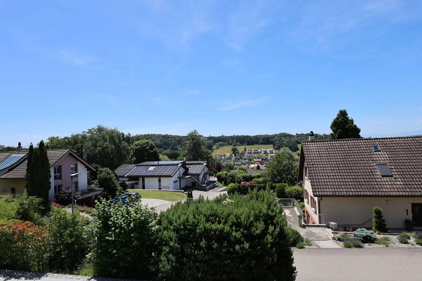 Wunderschön renoviertes 7,5-Zimmer-Haus mit Außenpool - Foto 11 von 13