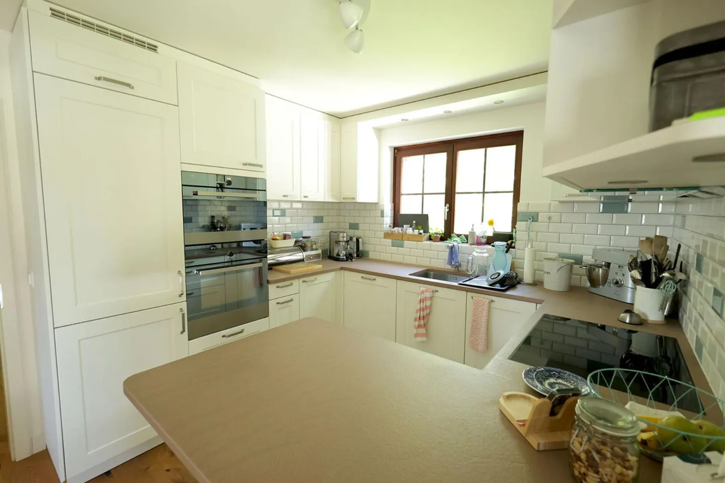 Wunderschön renoviertes 7,5-Zimmer-Haus mit Außenpool - Foto 13 von 13