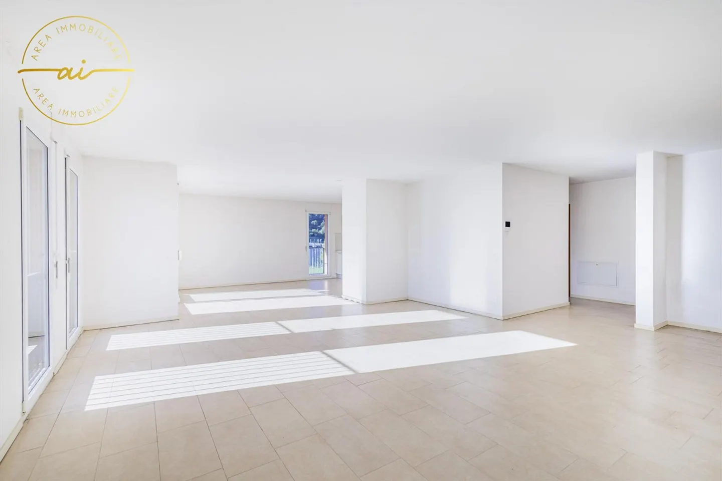 BRIGHT PENTHOUSE WITH 5 ROOMS AND LARGE TERRACE IN CHIASSO - Photo 11 of 13