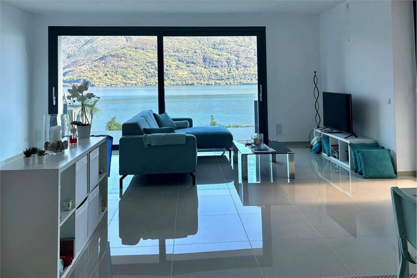 Exklusive Wohnung mit atemberaubendem Blick auf den Lago Maggiore - Foto 3 von 13