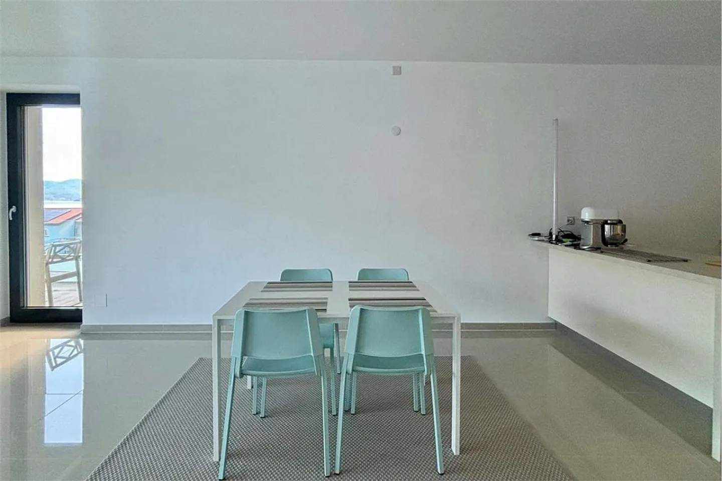 Exklusive Wohnung mit atemberaubendem Blick auf den Lago Maggiore - Foto 4 von 13