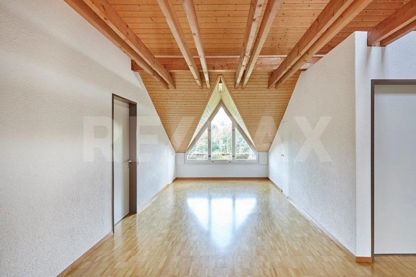 Oasis de 4 pièces dans le vert avec vue panoramique dans le quartier «Bergfrieden» - Photo 3 sur 11