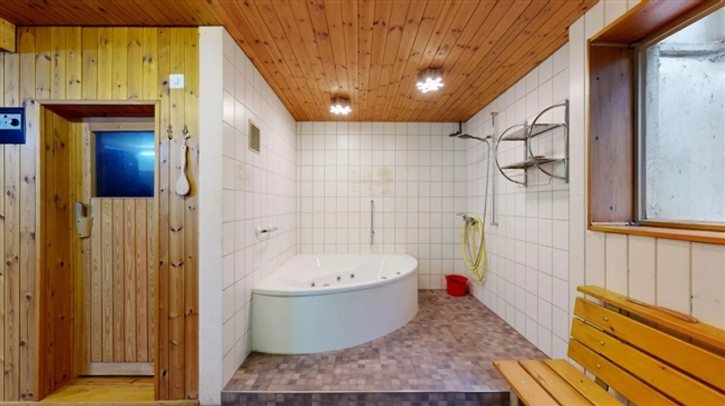 «Grosses 6.5-Zimmer-Einfamilienhaus mit Garage» - Foto 10 von 20