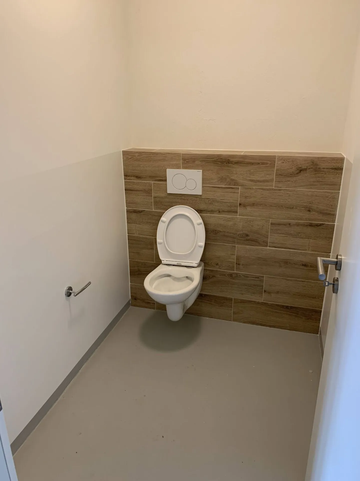 Vaud premises/storage/workshop of 625 m2 with loading dock access Bussigny - Photo 8 of 10