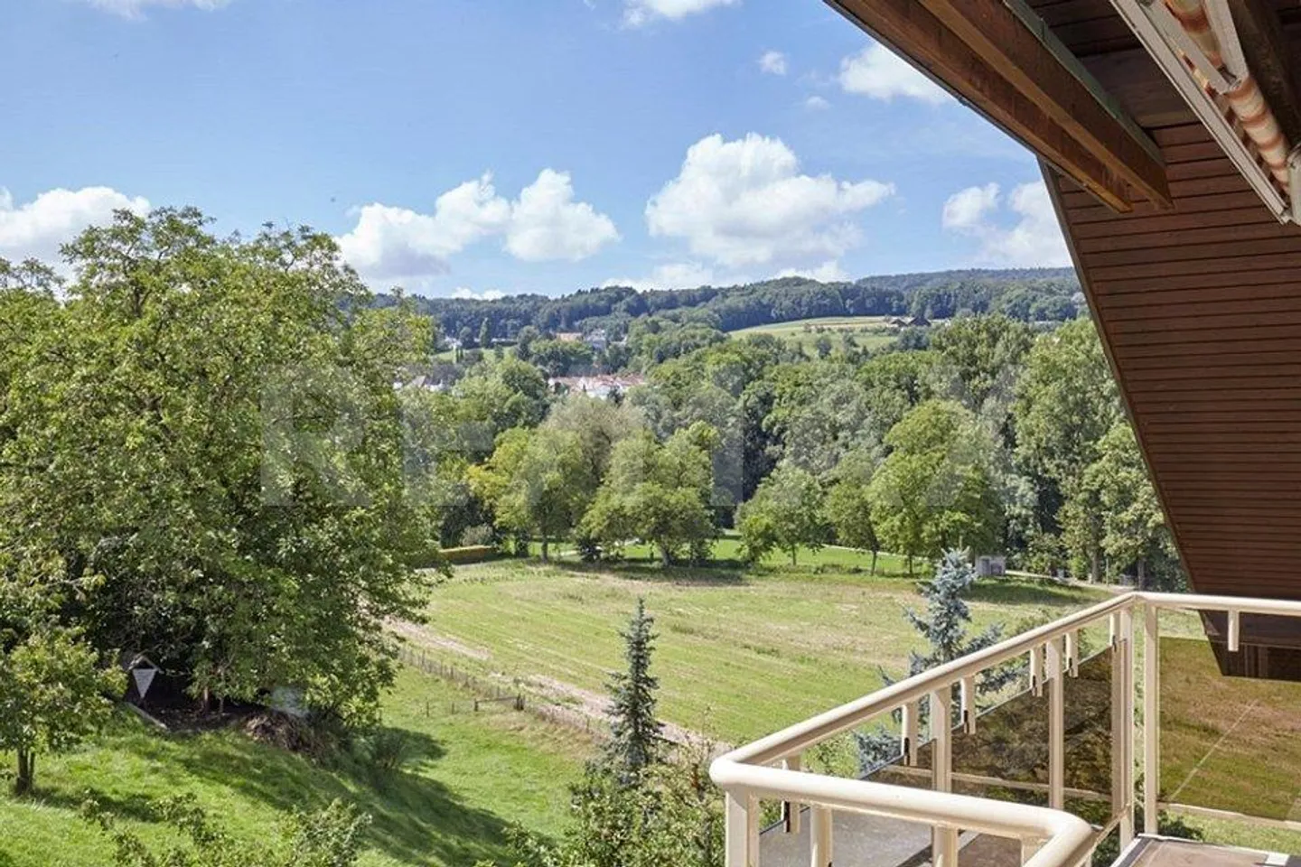 Oasis de 4 pièces dans le vert avec vue panoramique dans le quartier «Bergfrieden» - Photo 8 sur 11