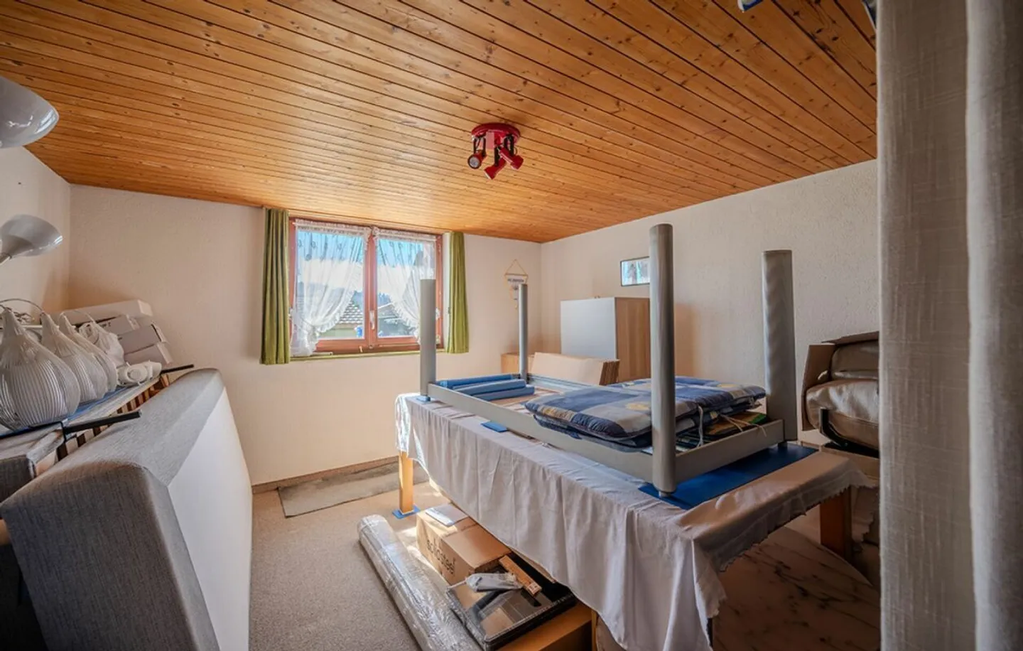 Single-family house with double garage - Photo 12 of 16