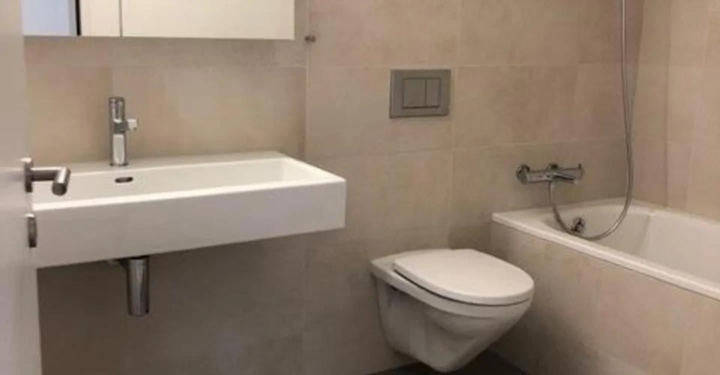Geräumige Wohnung mit Balkon - Foto 3 von 9