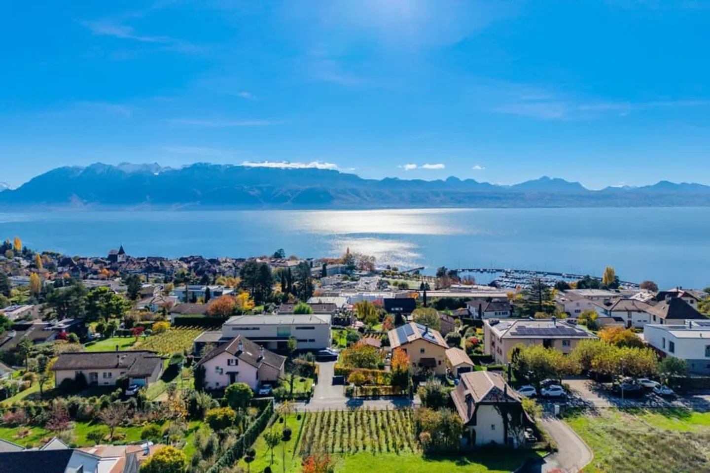 In esclusiva a Lutry - Spaziosa villa familiare con giardino e vista panoramica - Foto 1 di 7