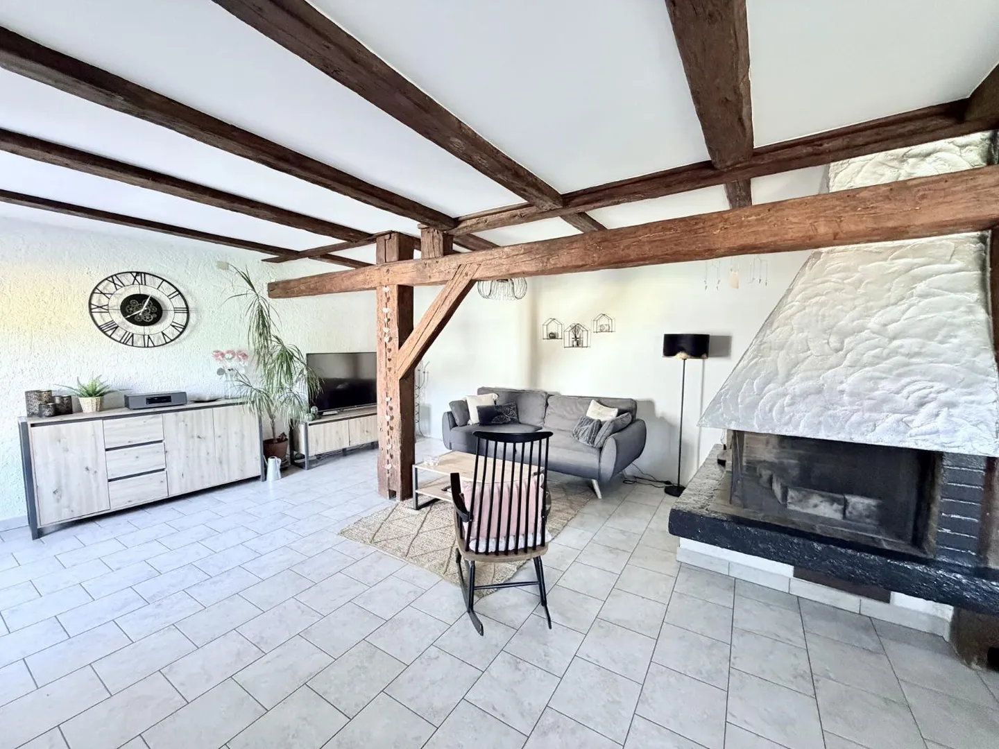 Attic apartment with 4.5 rooms - Photo 1 of 9