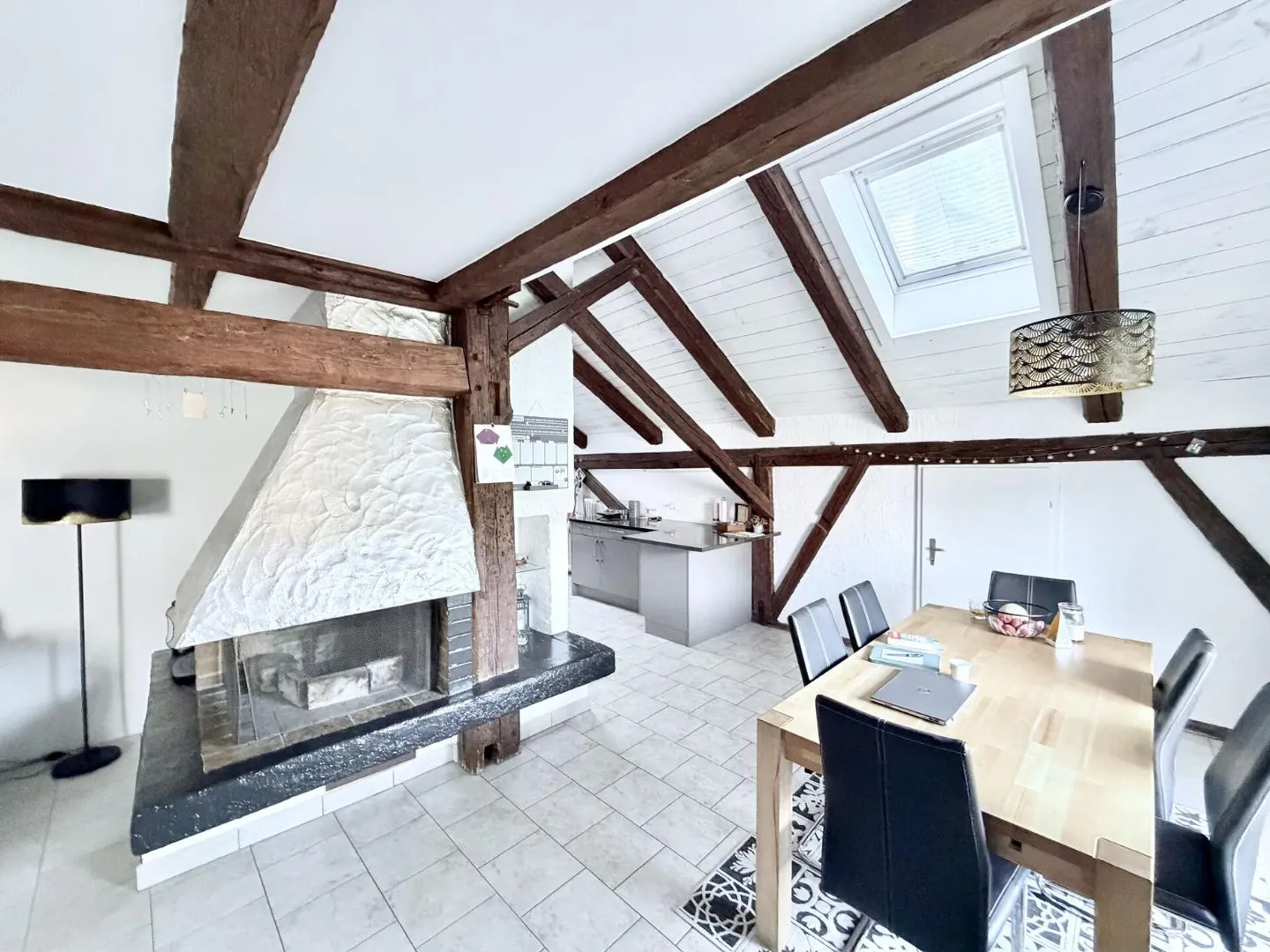 Attic apartment with 4.5 rooms - Photo 2 of 9