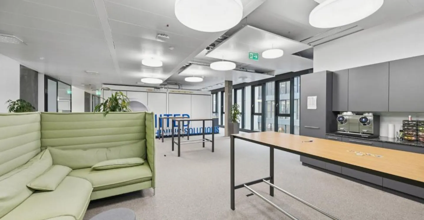 Attractive office space for rent - Photo 2 of 5