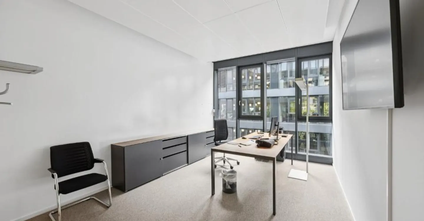 Attractive office space for rent - Photo 3 of 5