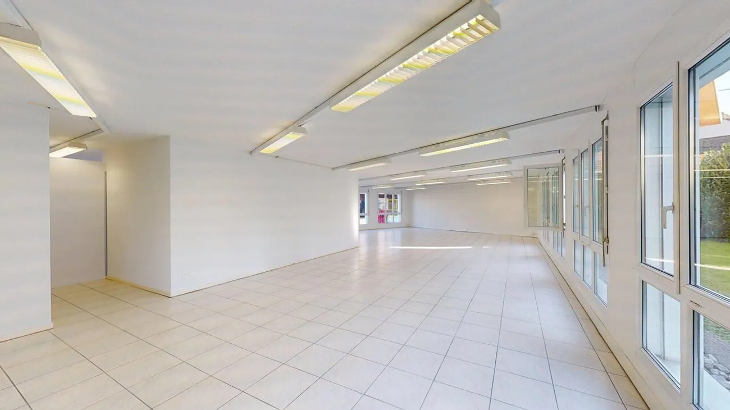 Ideale per la tua attività - Spazio commerciale o ufficio a Kölliken - Foto 5 di 15