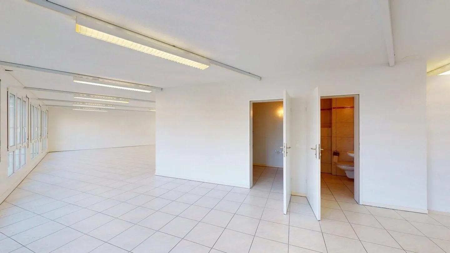 Ideale per la tua attività - Spazio commerciale o ufficio a Kölliken - Foto 7 di 15
