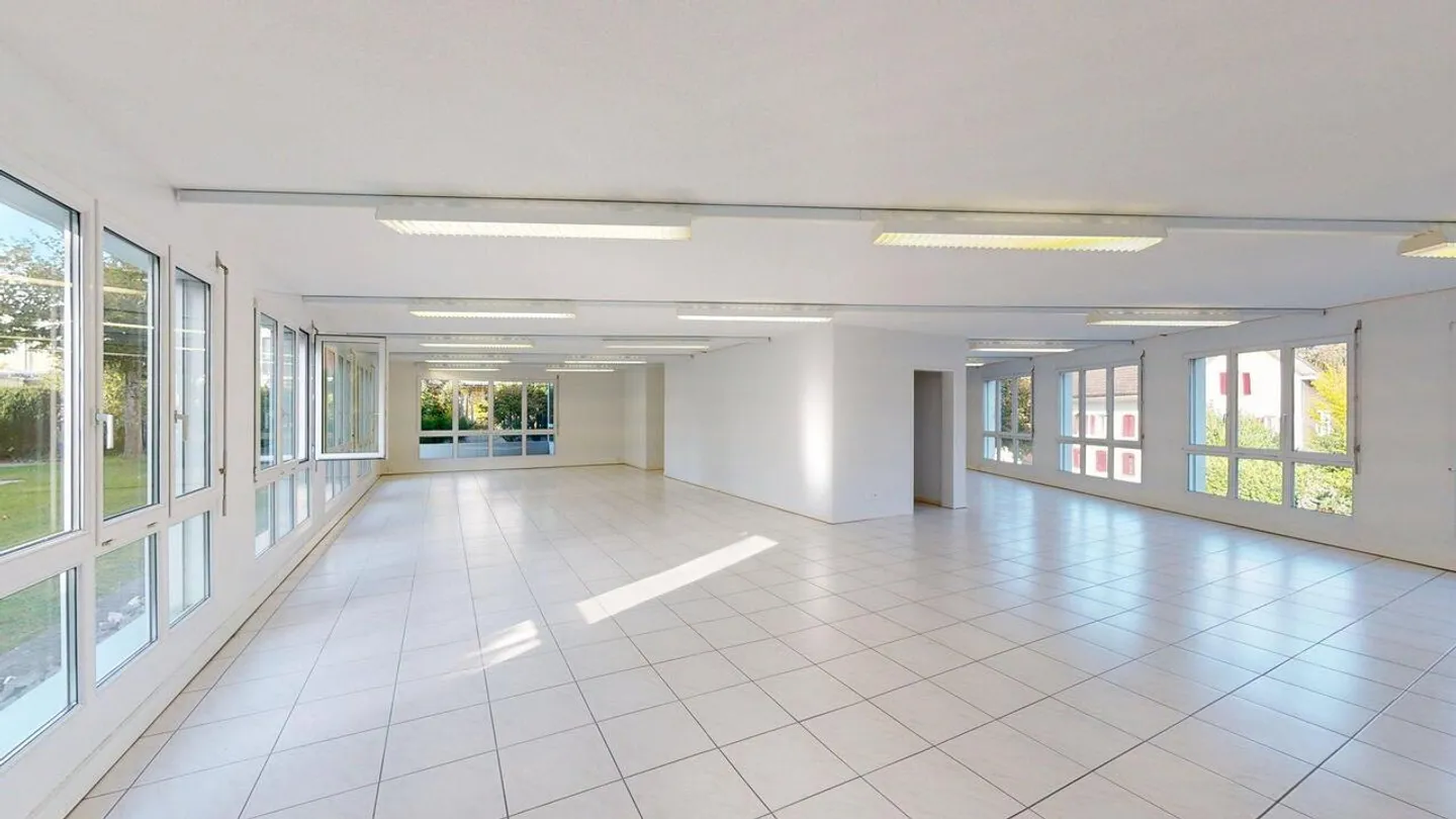 Ideale per la tua attività - Spazio commerciale o ufficio a Kölliken - Foto 9 di 15