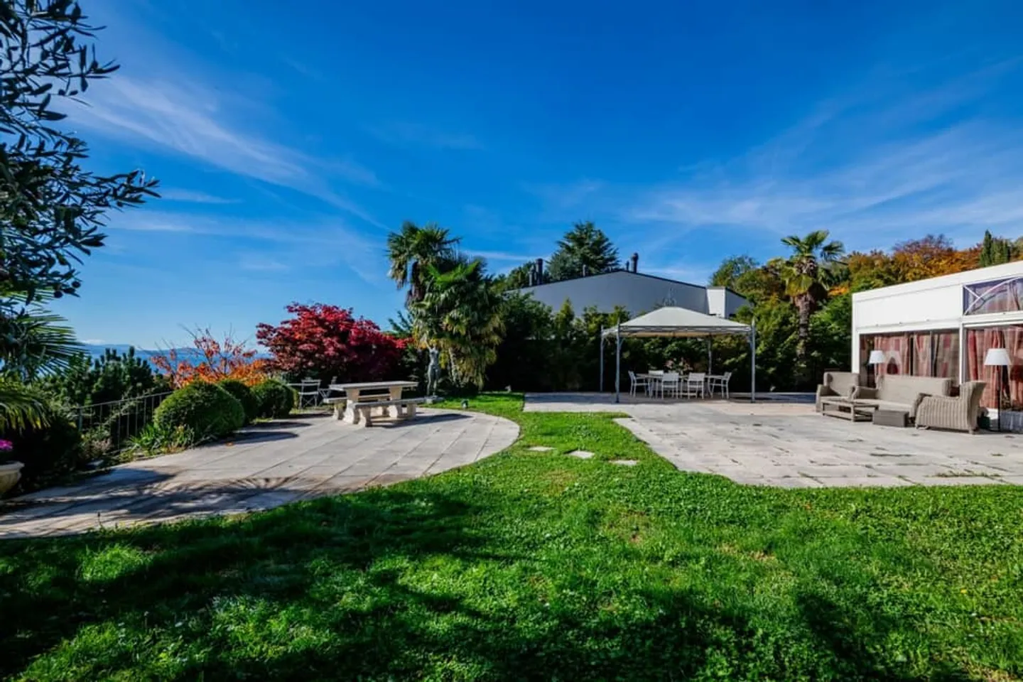 In esclusiva a Lutry - Spaziosa villa familiare con giardino e vista panoramica - Foto 2 di 7