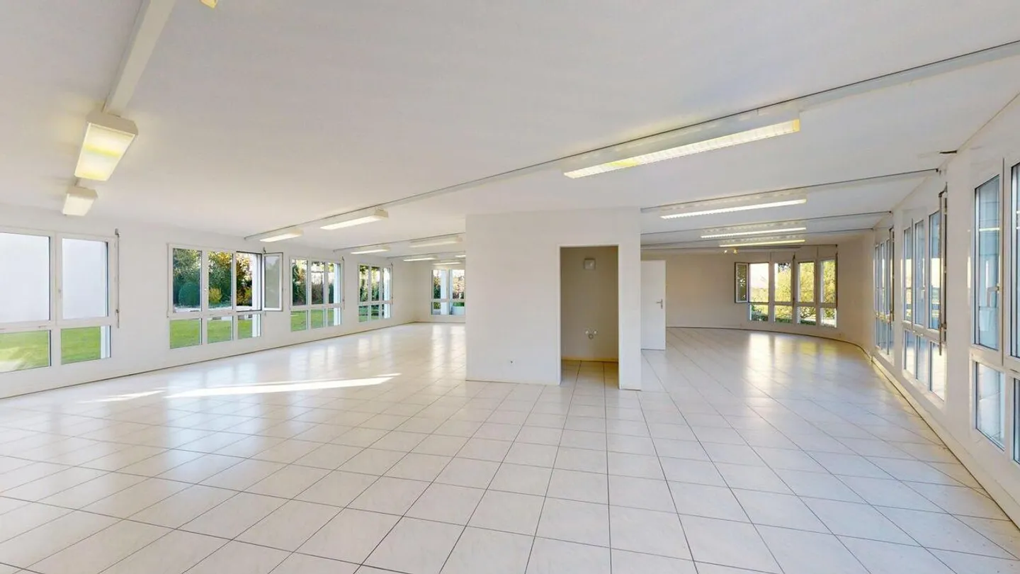 Ideale per la tua attività - Spazio commerciale o ufficio a Kölliken - Foto 4 di 15