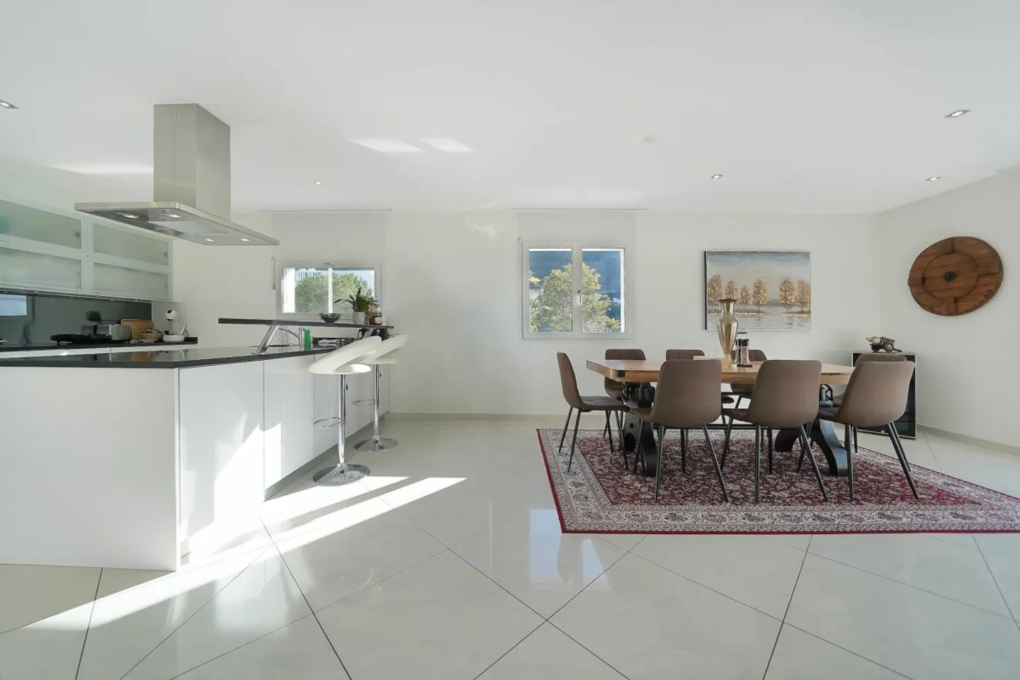 Casa unifamiliare semi-indipendente quasi nuova in posizione centrale con giardino - Foto 4 di 13
