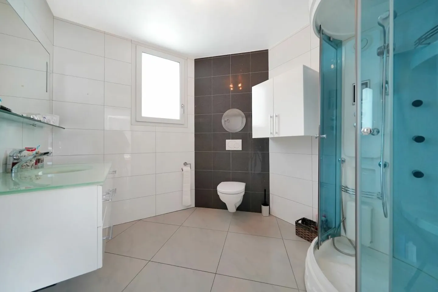 Casa unifamiliare semi-indipendente quasi nuova in posizione centrale con giardino - Foto 12 di 13