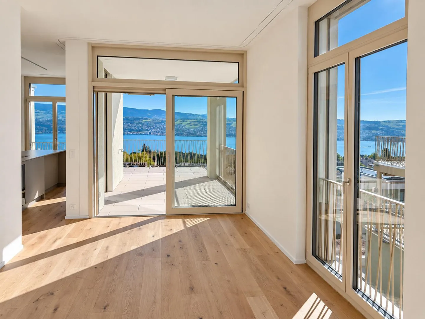 Exclusive 3.5-room attic apartment in condominium standard with best 180° views - Photo 2 of 10