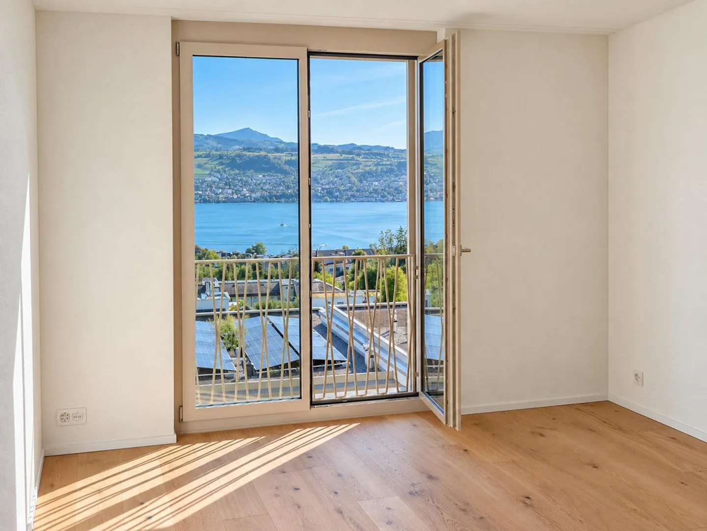 Exclusive 3.5-room attic apartment in condominium standard with best 180° views - Photo 4 of 10