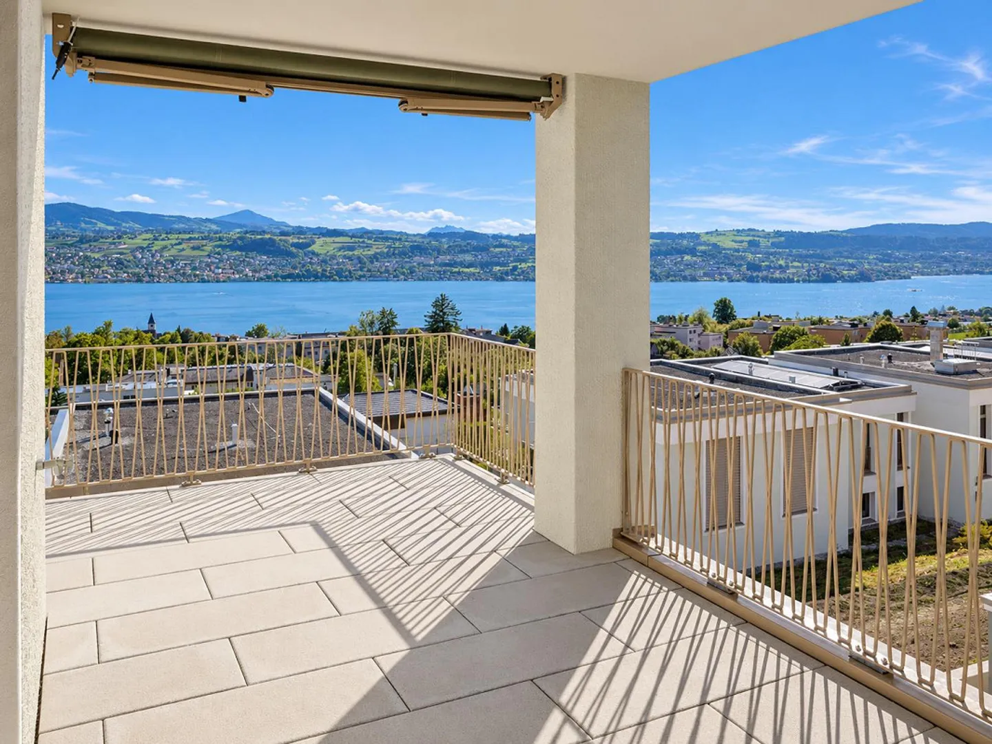 Exclusive 3.5-room attic apartment in condominium standard with best 180° views - Photo 3 of 10