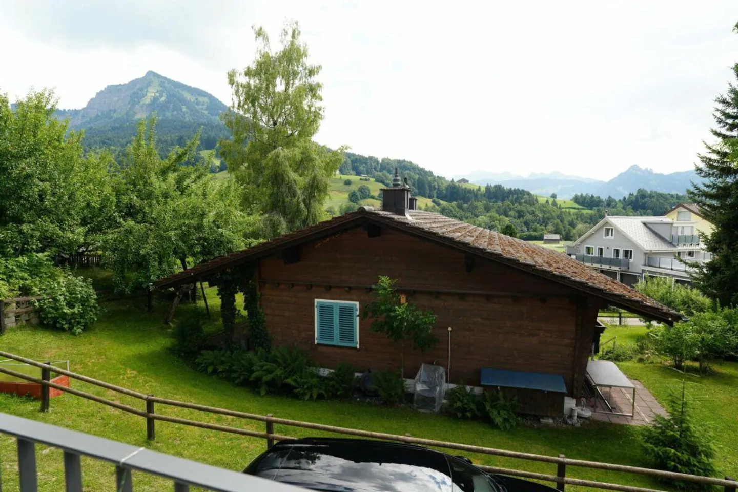 Moderna casa unifamiliare di 4½ locali con doppio garage in una posizione rurale e tranquilla - Foto 4 di 11