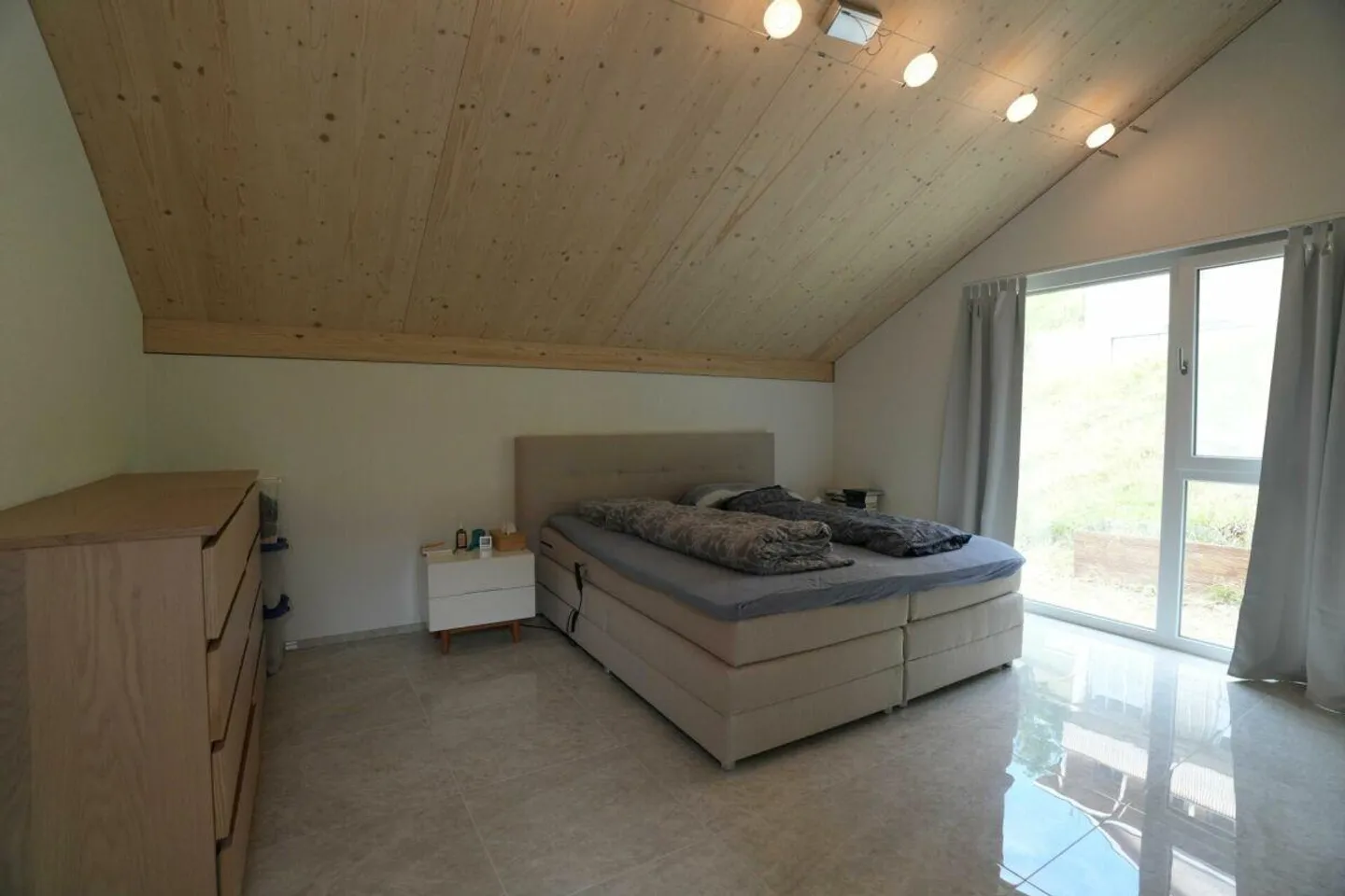 Moderna casa unifamiliare di 4½ locali con doppio garage in una posizione rurale e tranquilla - Foto 11 di 11