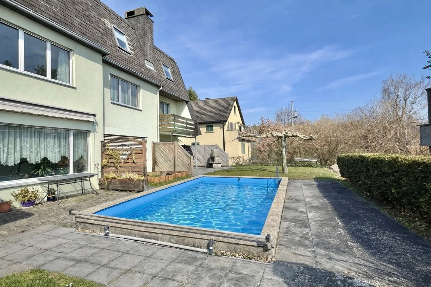 Casa bifamiliare con piscina comunitaria - Foto 2 di 8