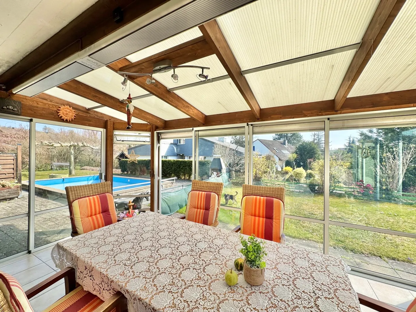 Casa bifamiliare con piscina comunitaria - Foto 5 di 8