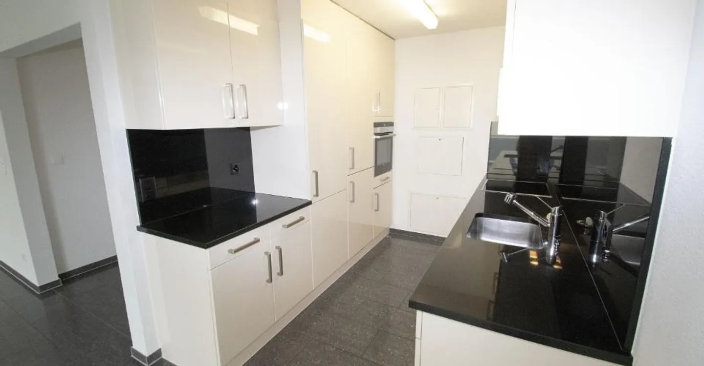 Bright and modern apartment in a central location - Photo 2 of 11