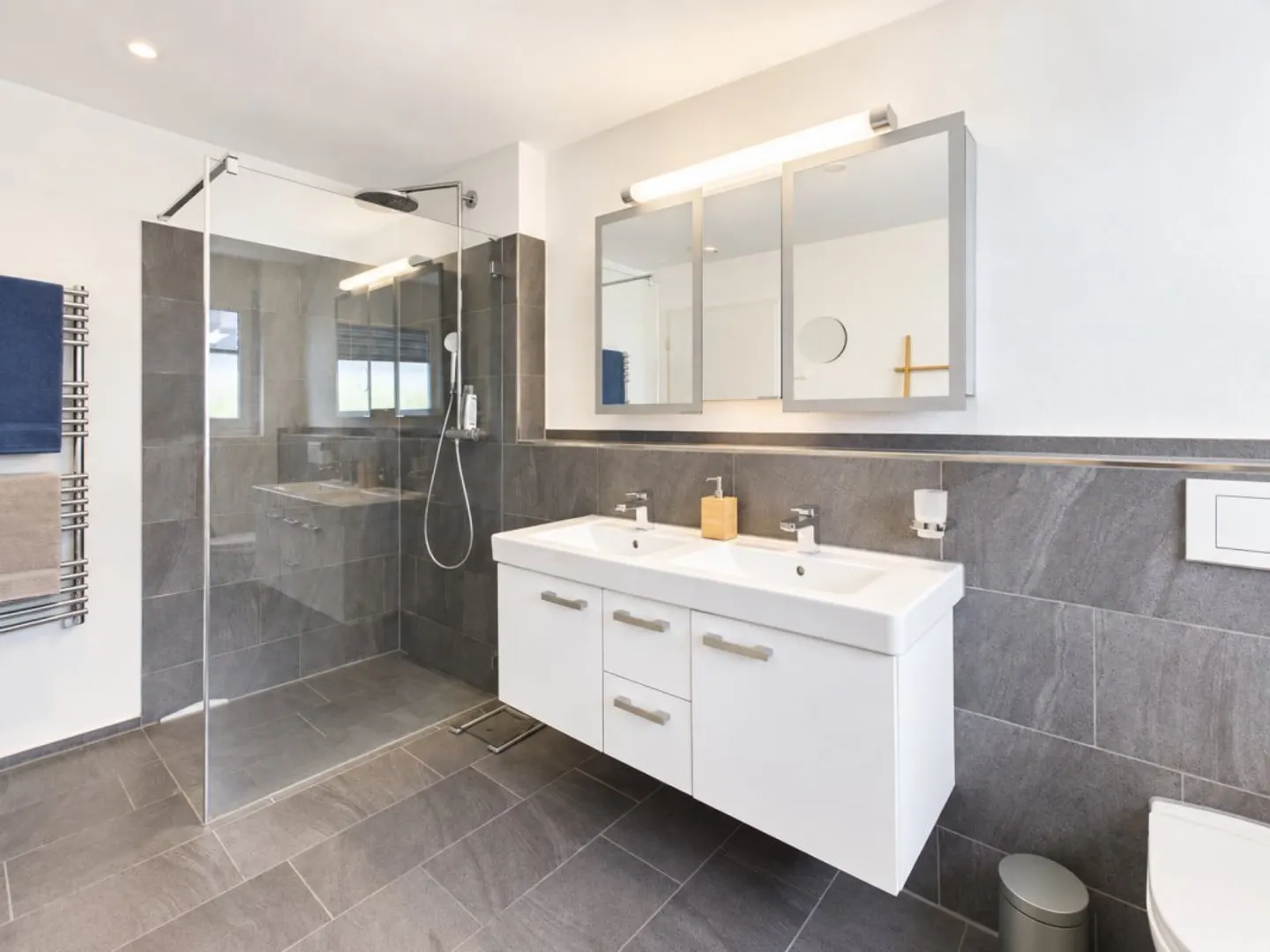 Geräumige Wohnung mit Balkon - Foto 6 von 7