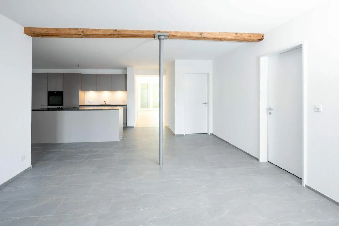 Appartement spacieux de 4,5 pièces avec des détails élégants - Photo 7 sur 21